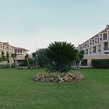 Queen's Park Le Jardin Resort